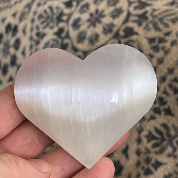 ✨Charged✨ Heart Selenite gemstone - Picture 3 of 3